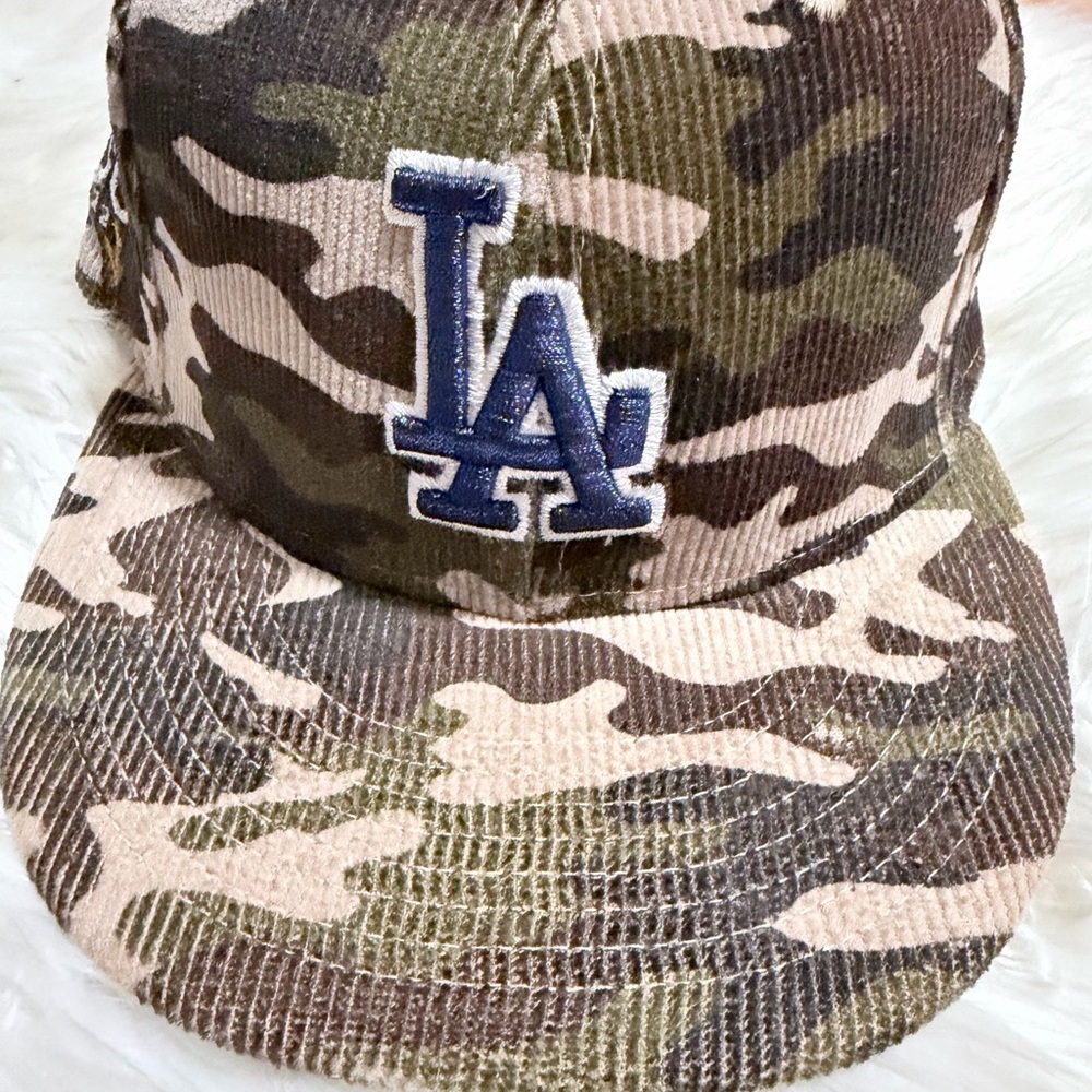 New Era Black 59FIFTY Fitted Hat 7 1/8